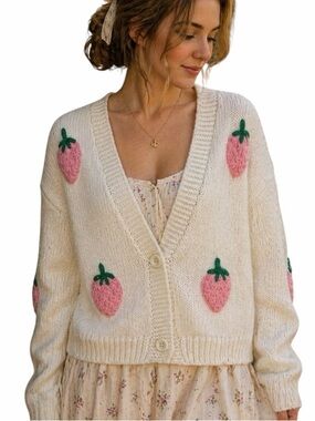 Luna Ivy Medium Cream Oversized Cardigan Sweater Strawberries Cottagecore
